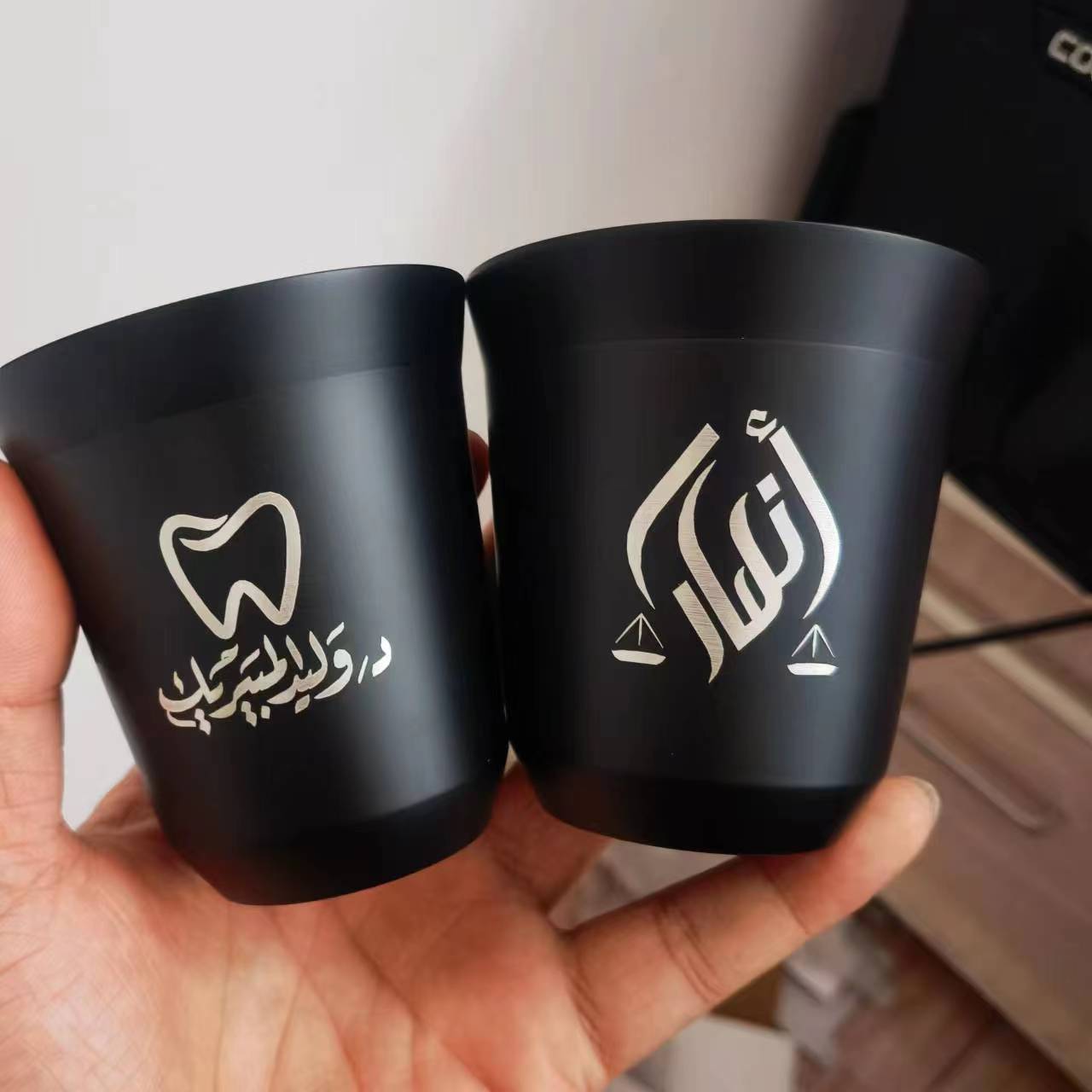 Canecas de Espresso Isoladas d - Coffee Tea Name avaliação e preço